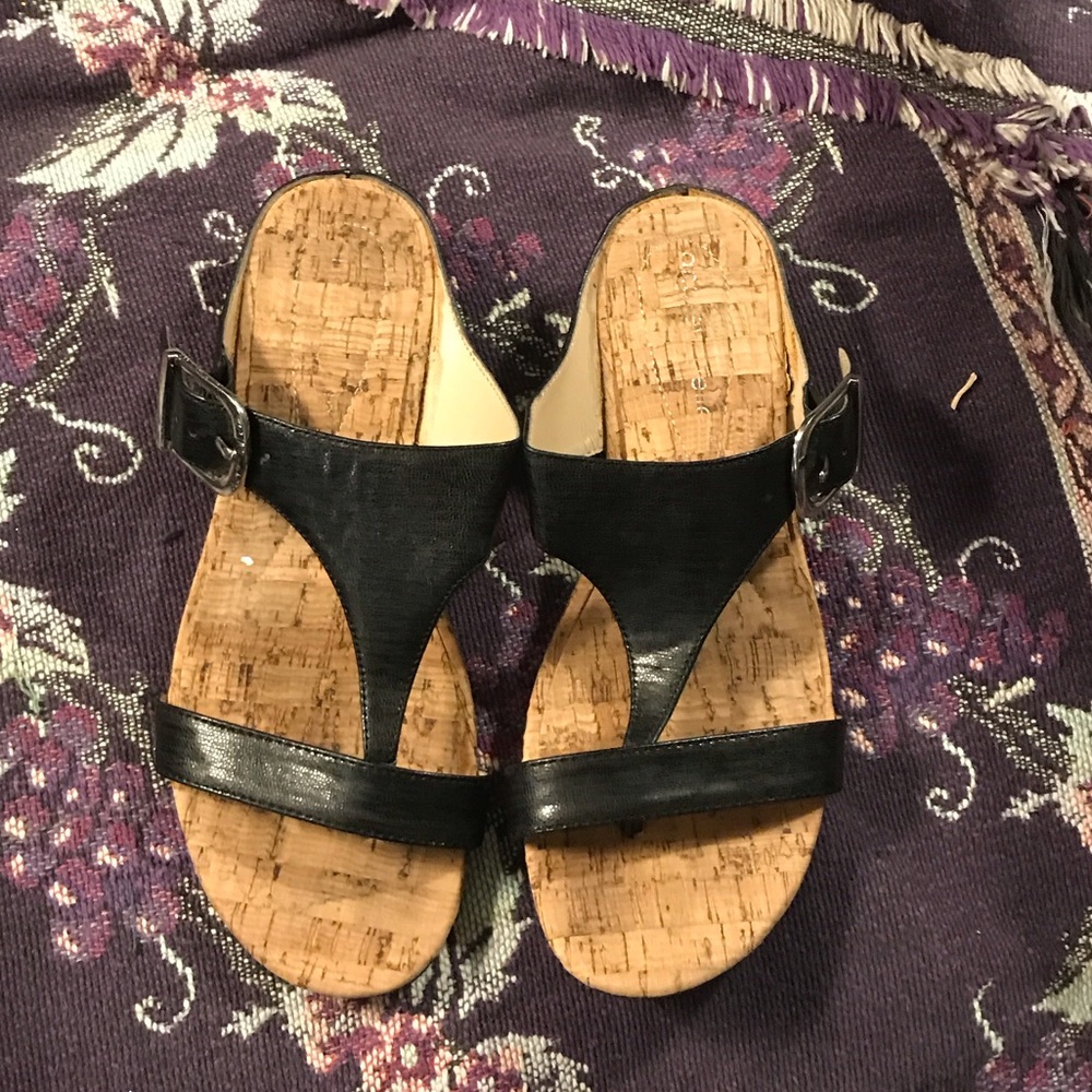 Andrew Gellar cute black wedge. Size 6.5